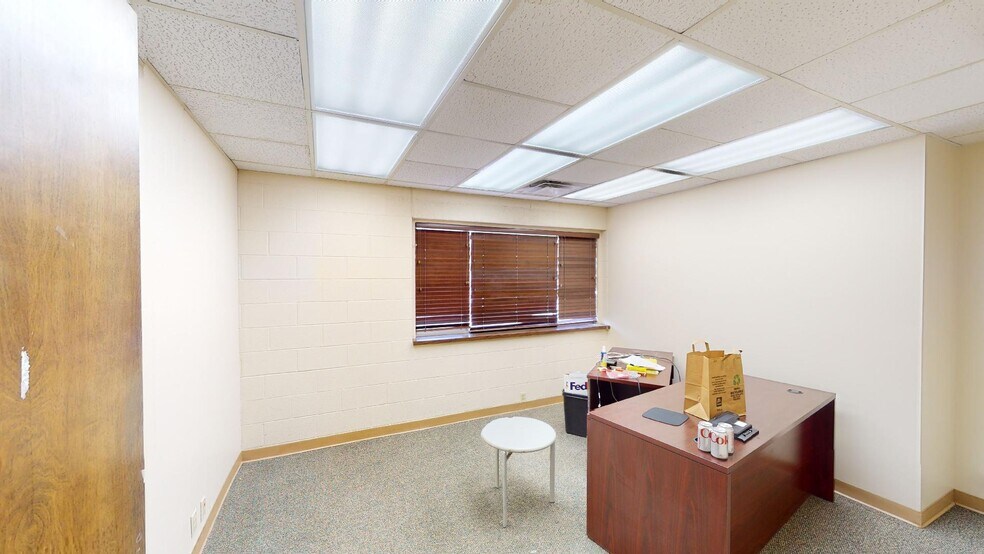 More Photos Of 2602 N Morgan St, Decatur Office For Sale