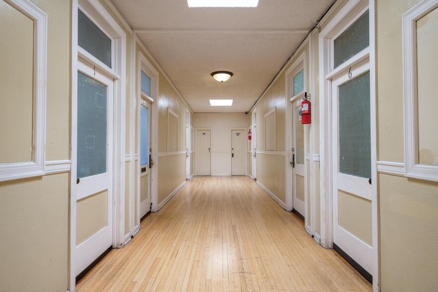 More Photos Of 810 N Avalon Blvd, Wilmington Storefront For Sale