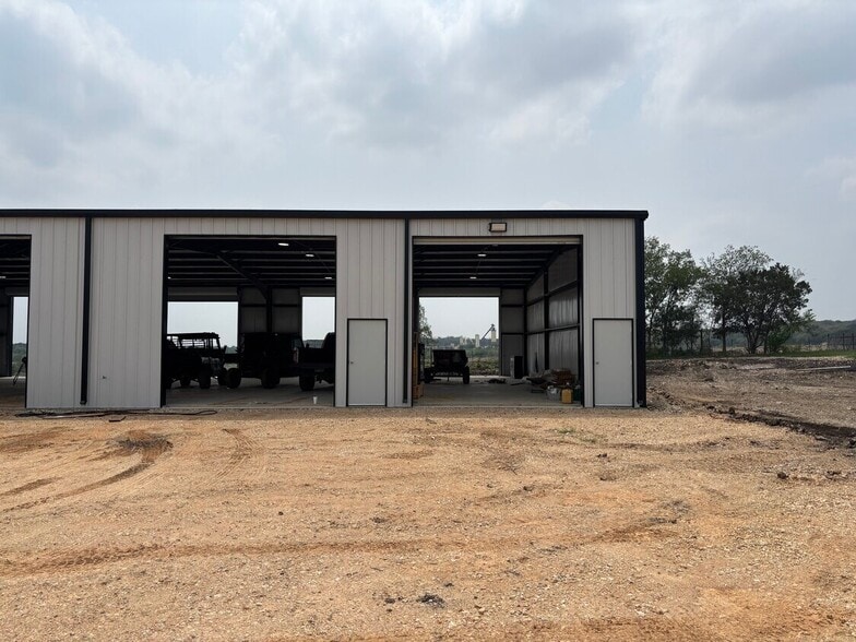 More Photos Of 22156 Old Nacogdoches Rd, New Braunfels Industrial For Lease