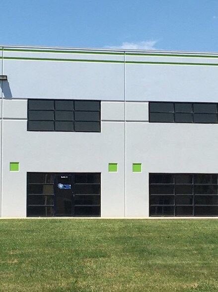 More Photos Of 695 N Kays Dr, Kaysville Warehouse For Lease