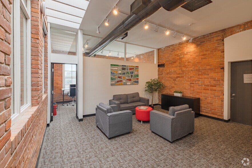 More Photos Of 101-167 N Old Woodward Ave, Birmingham Office For Lease