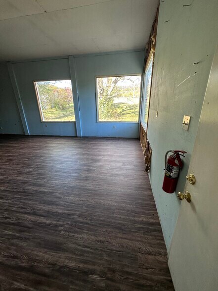 More Photos Of 10018 Rutledge Pike, Corryton Flex For Lease