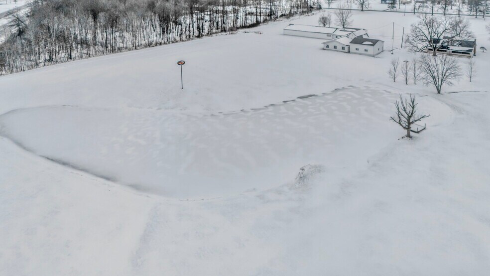 More Photos Of 4085 Herner County Line Rd, Southington Showroom For Sale