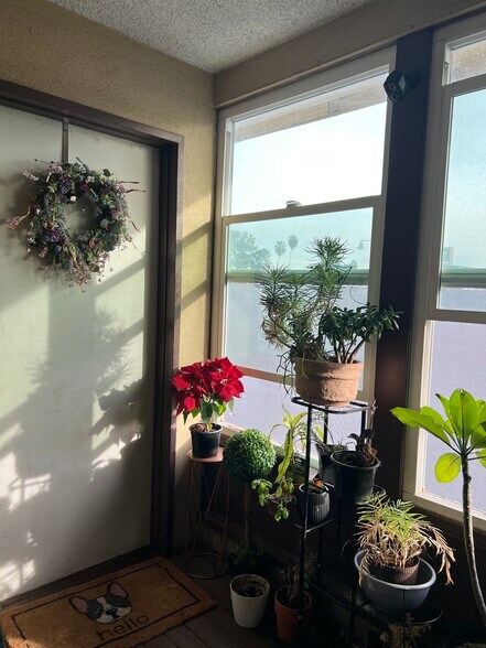 More Photos Of 257-259 S Rosemead Blvd, Pasadena Storefront Retail Residential For Sale