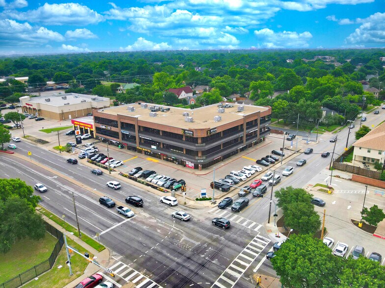 More Photos Of 5706 E Mockingbird Ln, Dallas Freestanding For Sale