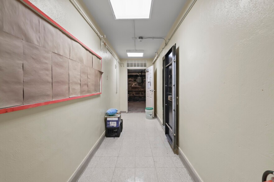 More Photos Of 1631 Main St, Niagara Falls Industrial For Sale