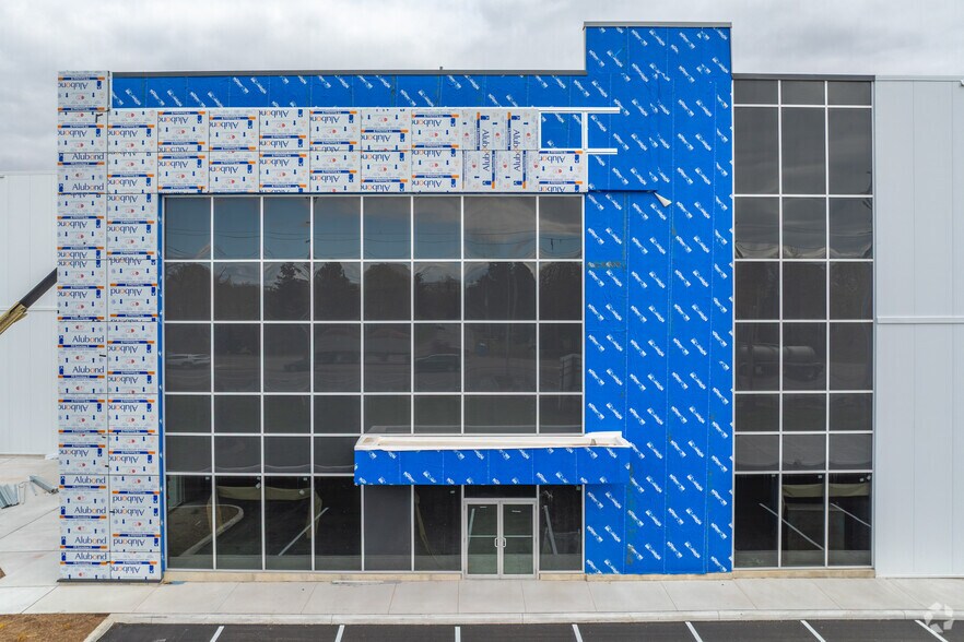 More Photos Of 22 Medicorum Pl, Hamilton Distribution For Lease