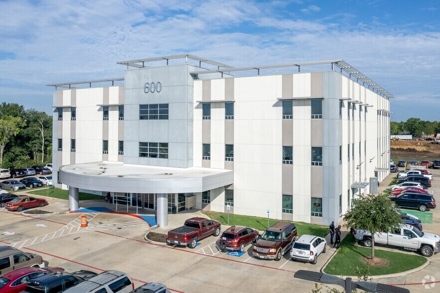 Primary Photo Of 600 N Kobayashi Rd, Webster Medical For Lease