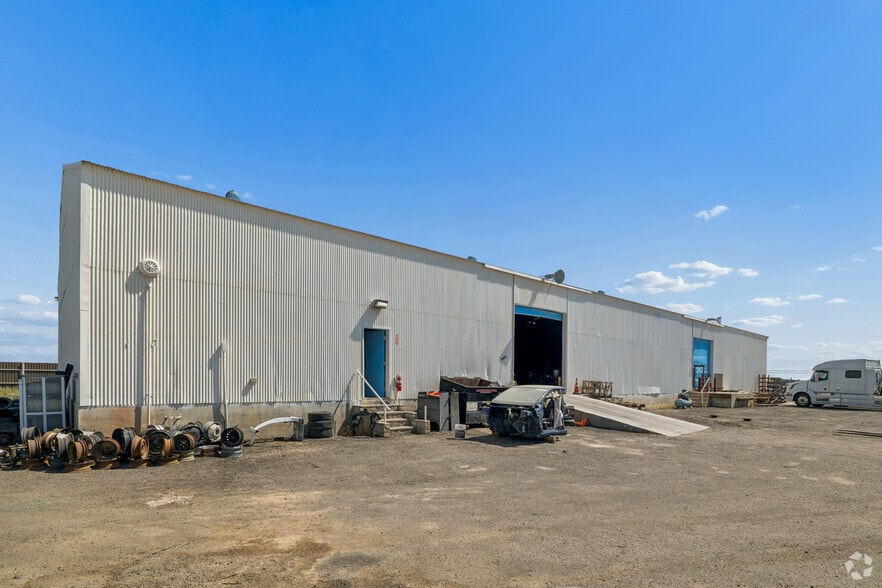 More Photos Of 45761 Division St, Lancaster Warehouse For Sale