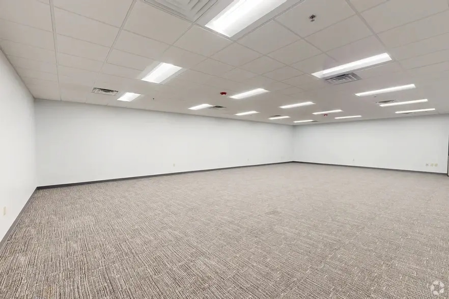 More Photos Of 12400 Presidents Ct, Jacksonville Warehouse For Lease
