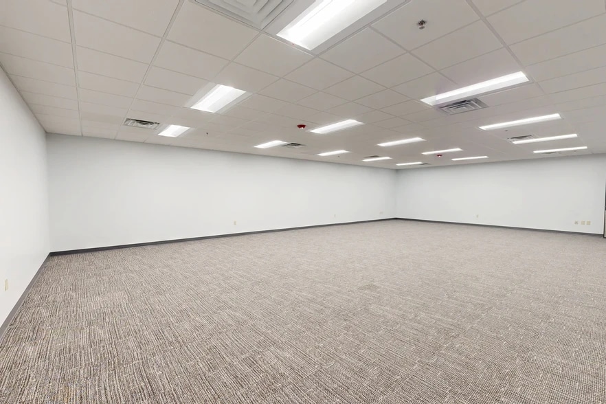 More Photos Of 12400 Presidents Ct, Jacksonville Warehouse For Lease
