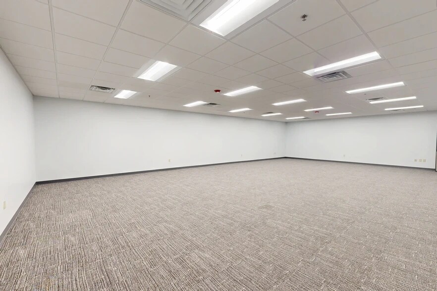 More Photos Of 12400 Presidents Ct, Jacksonville Warehouse For Lease