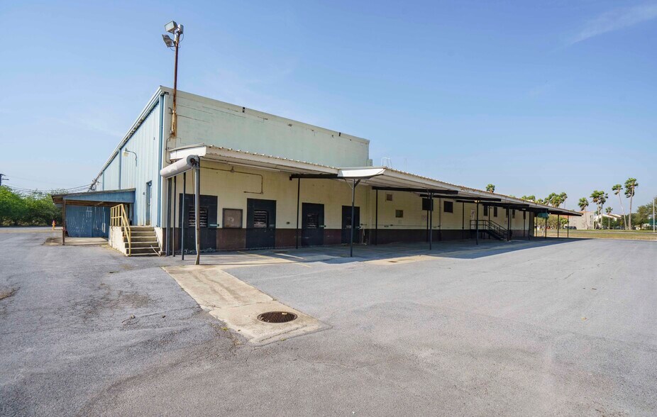 More Photos Of 1310 S Commerce St, Harlingen Office For Sale