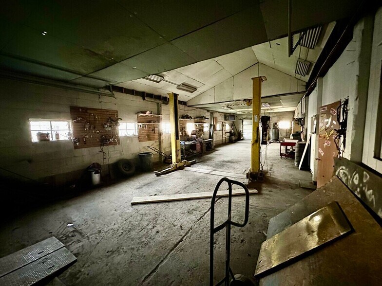 More Photos Of 1501 Oxford State Rd, Middletown Auto Repair For Lease