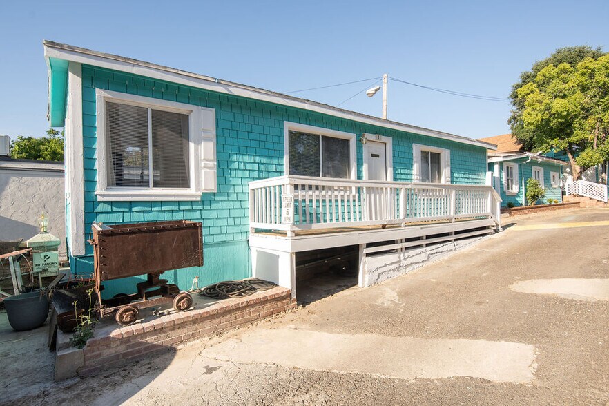 More Photos Of 18239 Main St, Jamestown Hotel For Sale