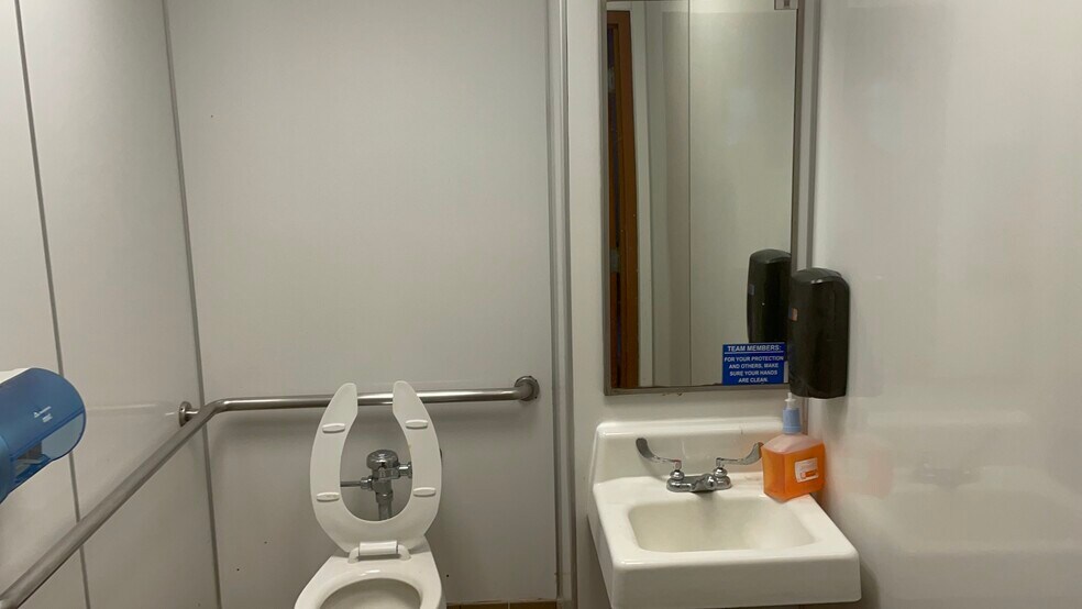 More Photos Of 17431 Dix Rd, Melvindale Fast Food For Lease