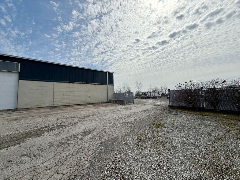 More Photos Of 8555 Packard Rd, Niagara Falls Warehouse For Lease
