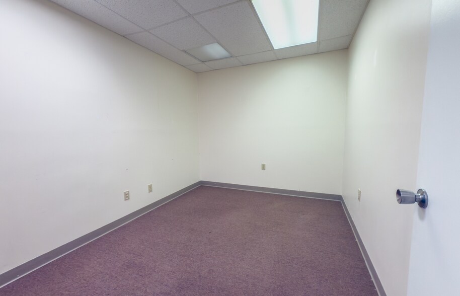 More Photos Of 100 Arbor Dr, Christiansburg Office For Lease