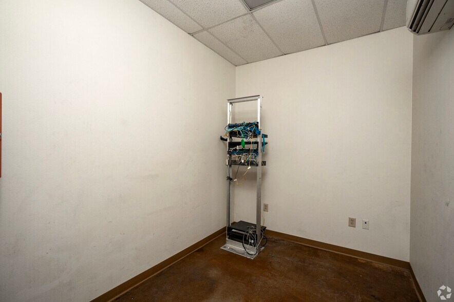 More Photos Of 8915 San Dario Ave, Laredo Truck Stop For Lease