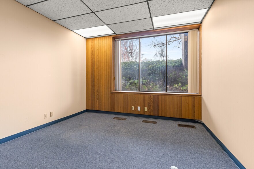 More Photos Of 601 Crater Lake Ave, Medford Bank For Sale