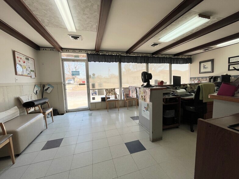 More Photos Of 1305 Black St, Pekin Flex For Sale