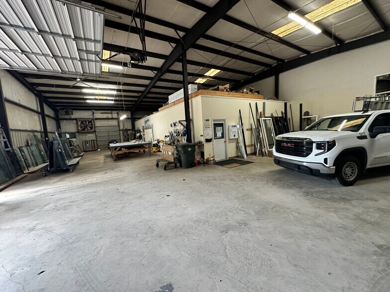 More Photos Of 721 N Long St, Salisbury Warehouse For Lease