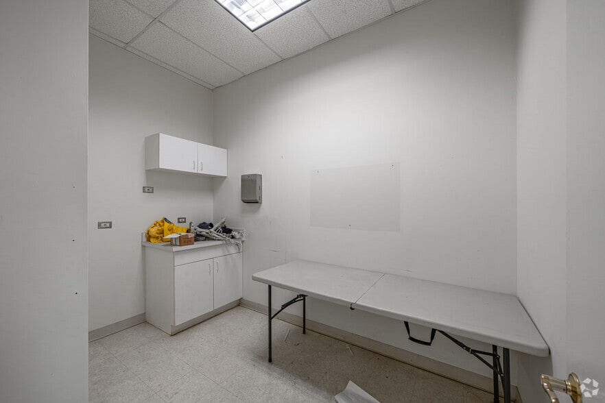 More Photos Of 8741 S Greenwood Ave, Chicago Unknown For Lease