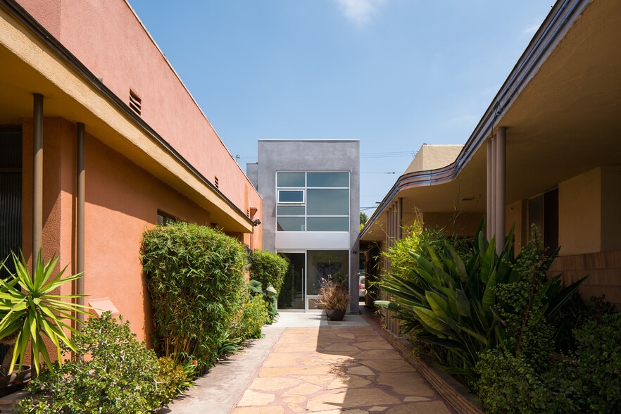 More Photos Of 8217 Beverly Blvd, Los Angeles Medical For Lease