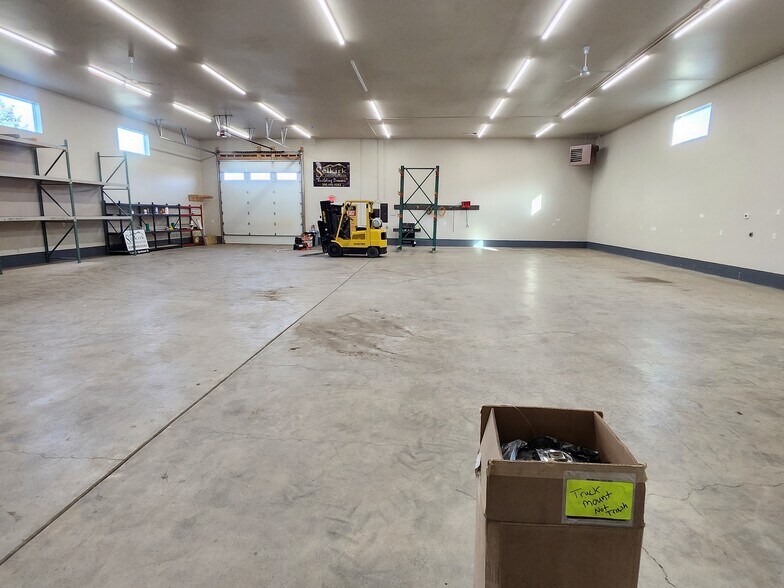 More Photos Of 10157 N Taryne St, Hayden Warehouse For Lease