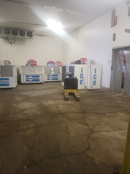 More Photos Of 800 W 17th St, Muncie Warehouse For Sale