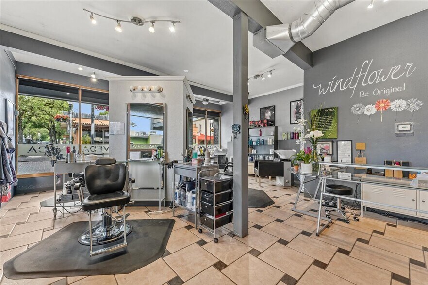More Photos Of 10 NW 3rd St, Gresham Storefront Retail Office For Lease
