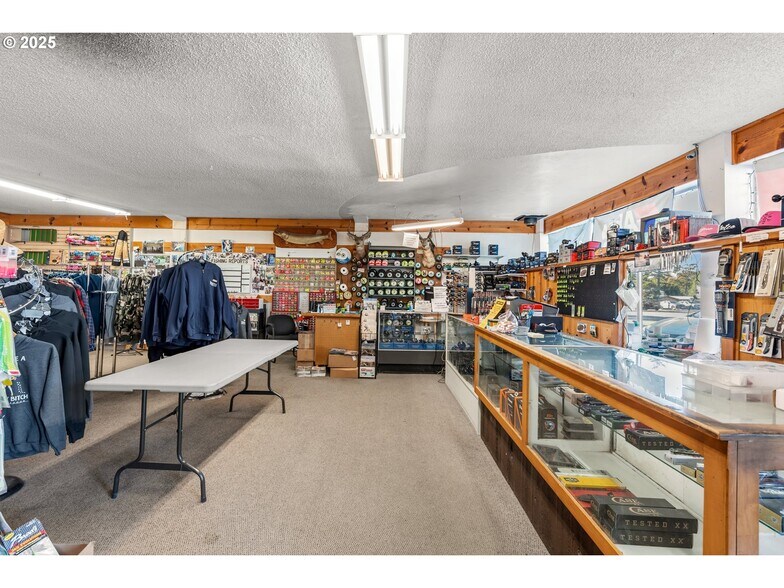 More Photos Of 16218 W Hoffeldt Ln, Brookings General Retail For Sale