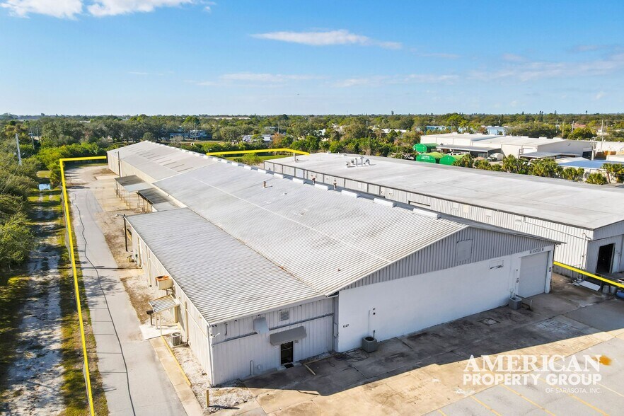 More Photos Of 1227-1231 Hardin Ave, Sarasota Warehouse For Sale