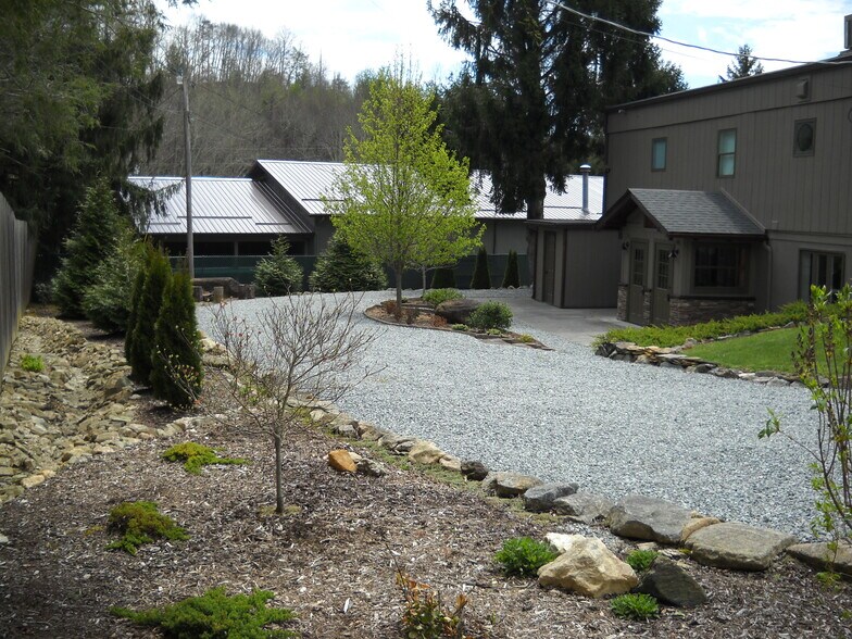 More Photos Of 444 Beech Mountain Pky, Beech Mountain Office For Lease