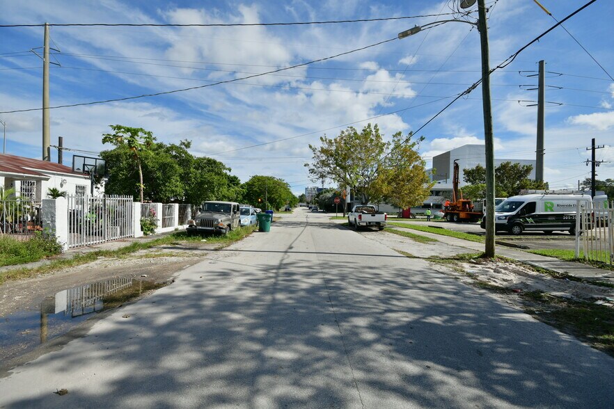 More Photos Of 321 NW 37th St, Miami Land For Sale