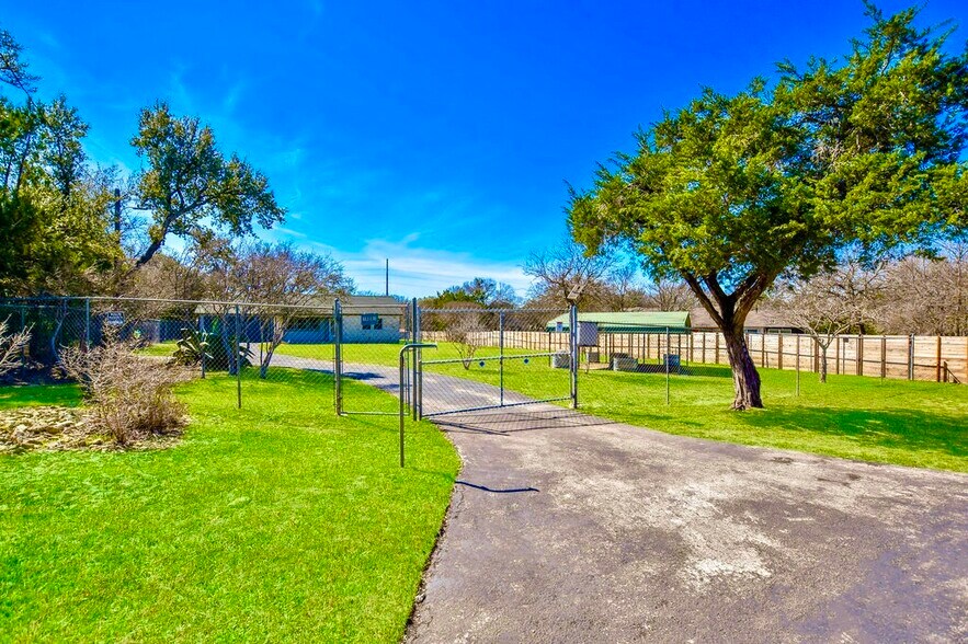 More Photos Of 16001 Awalt Dr, Austin Office For Lease