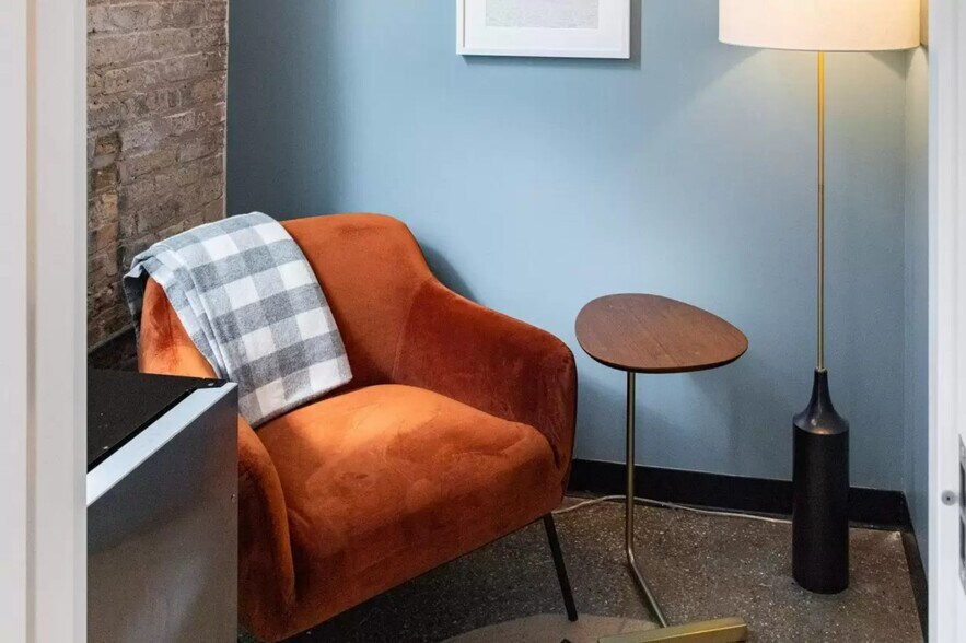 More Photos Of 1714-1720 W Division St, Chicago Coworking Space