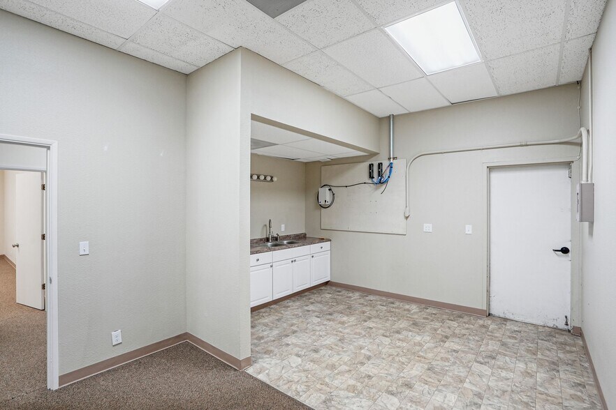 More Photos Of 919-935 NW Circle Blvd, Corvallis Storefront For Lease