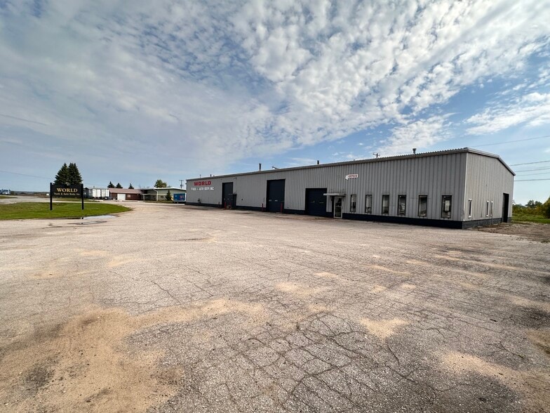 More Photos Of 3945 S Blue Star Dr, Traverse City Service For Lease