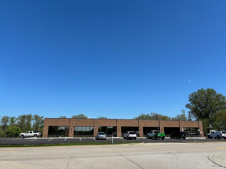 More Photos Of 2914 Independence Dr, Fort Wayne Light Distribution For Lease