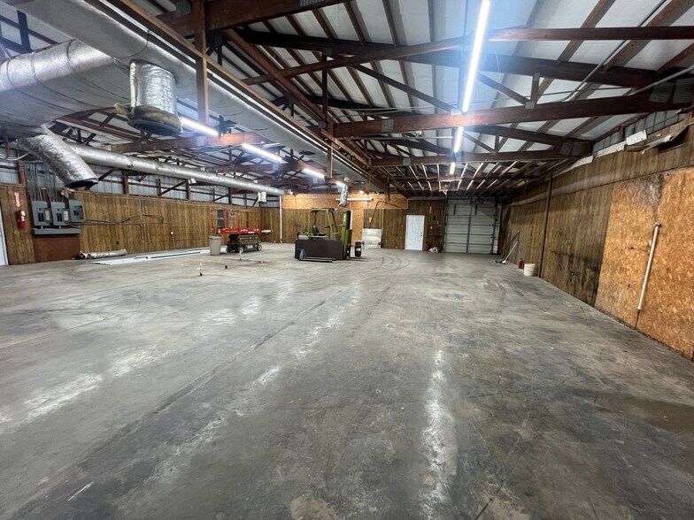 More Photos Of 25494 Industrial Park Rd, Ardmore Manufacturing For Lease