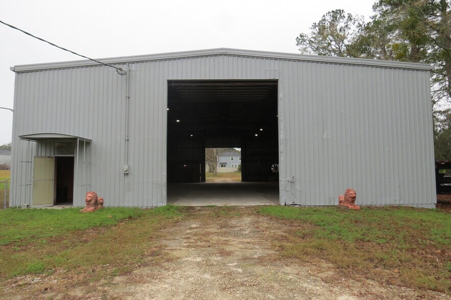 More Photos Of 7585 Wilson Blvd, Jacksonville Warehouse For Lease