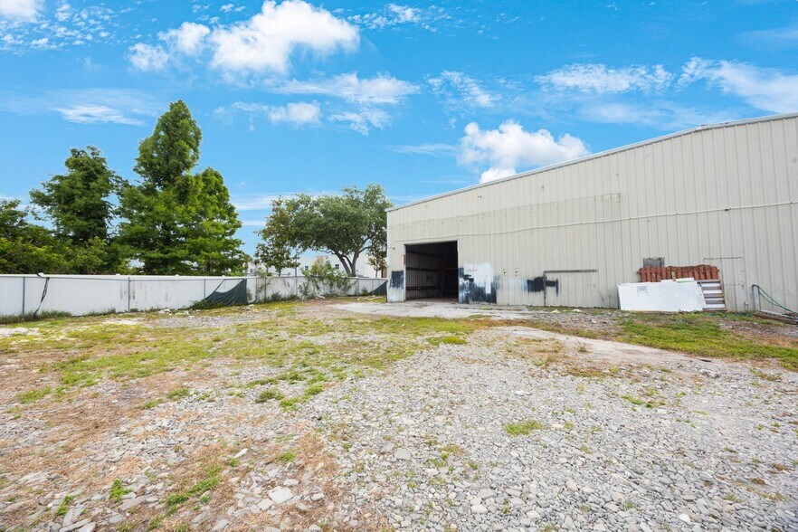 More Photos Of 9161 131st Pl N, Largo Warehouse For Lease