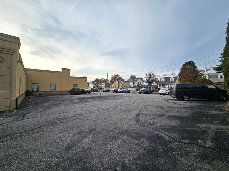 More Photos Of 166 E Jericho Tpke, Mineola Office For Lease