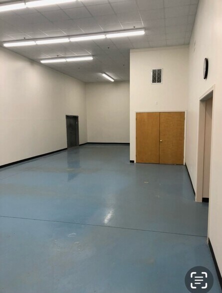 More Photos Of 10 Little Brook Rd, Wareham Light Distribution For Lease