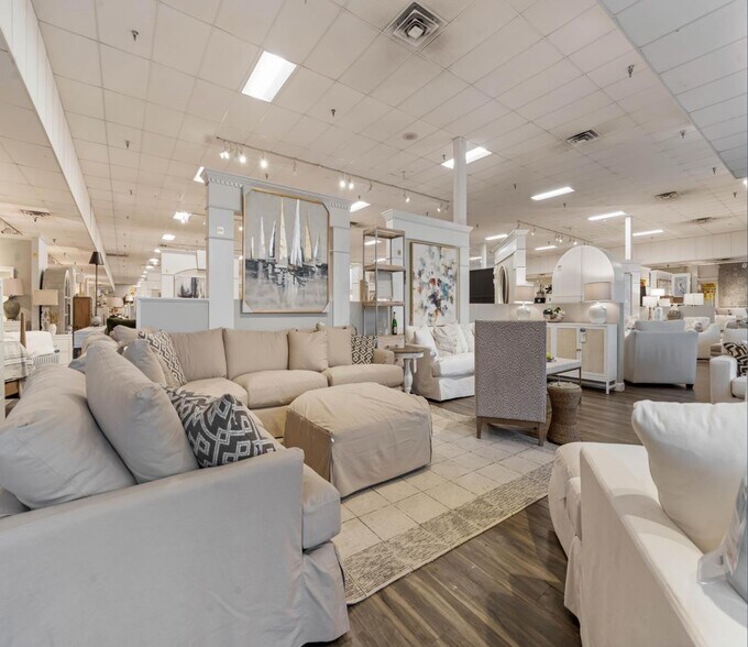 More Photos Of 27220 Us Highway 98, Daphne Showroom For Lease