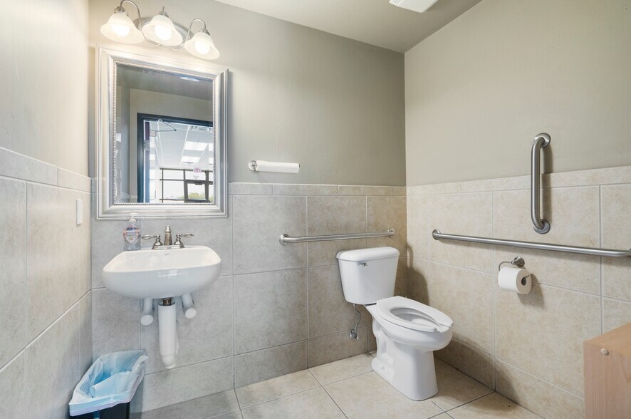 More Photos Of 1345 E Chandler Blvd, Phoenix Office For Lease