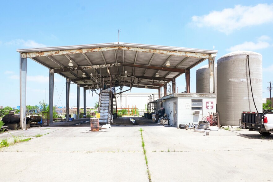 More Photos Of 6550 Leopard St, Corpus Christi Warehouse For Sale