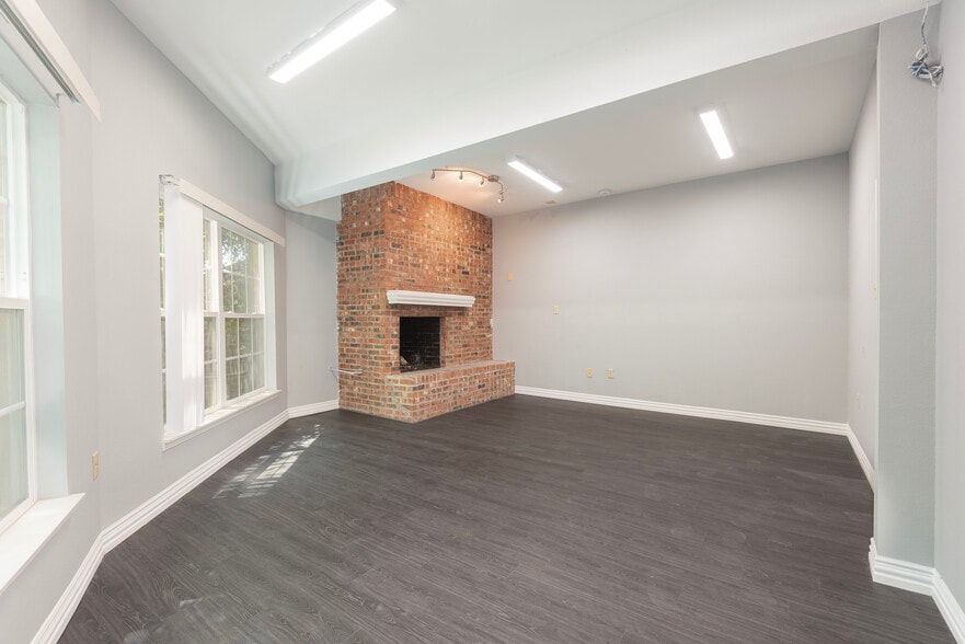 More Photos Of 9638 Greenville Ave, Dallas Office For Lease