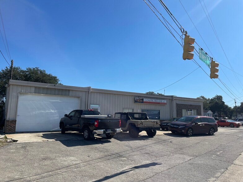 More Photos Of 4614 Rivers Ave, Charleston Service For Lease